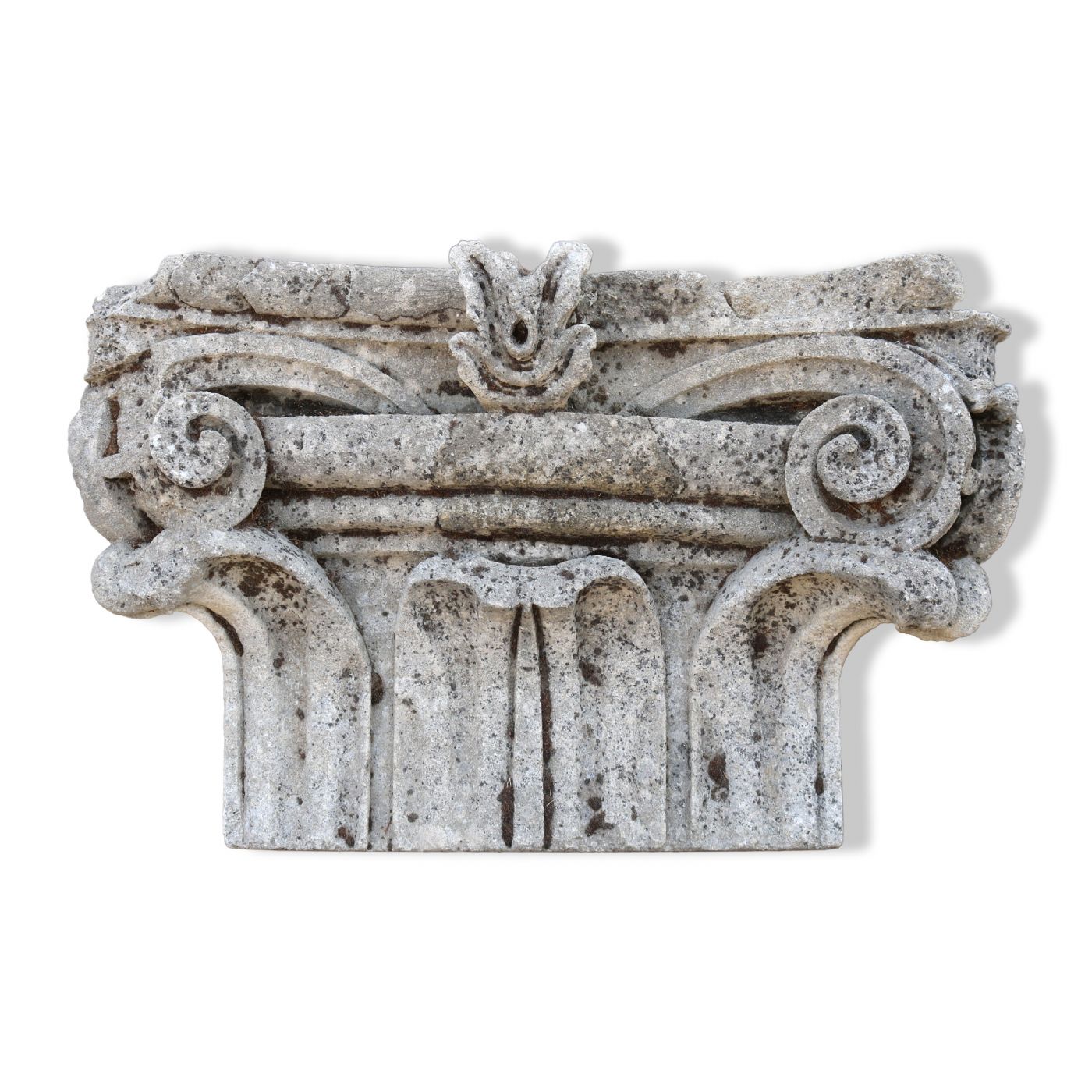 Antigo capitel de pedra. Época 1800.